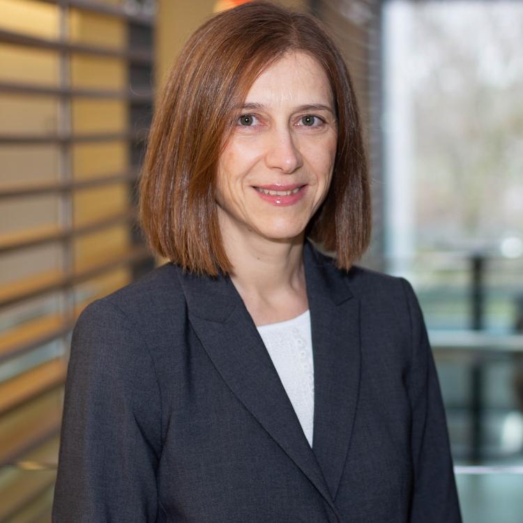 Dr.  Mihaela Mates